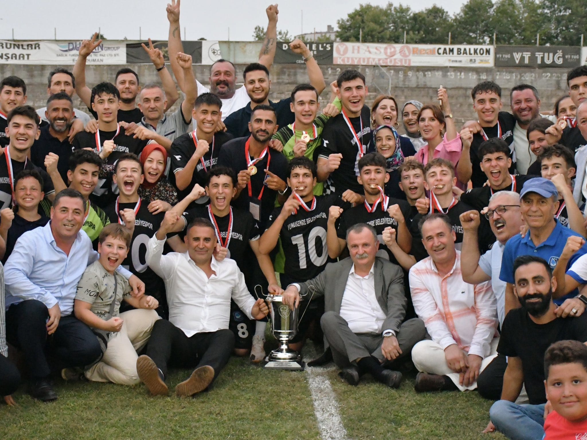 Türkiye Şampiyonu Olan Yunusemre Belediyespor U17 Futbol Takımı (3)