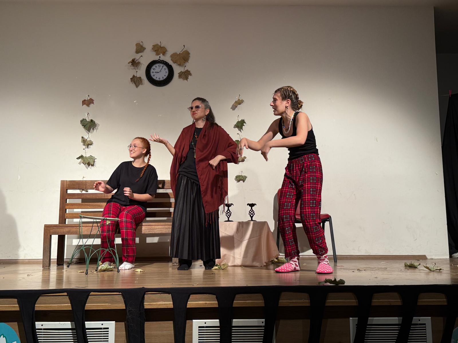 Manisa’da Ferdi Zeyrek Anısına Tiyatro Gösterimi (8)