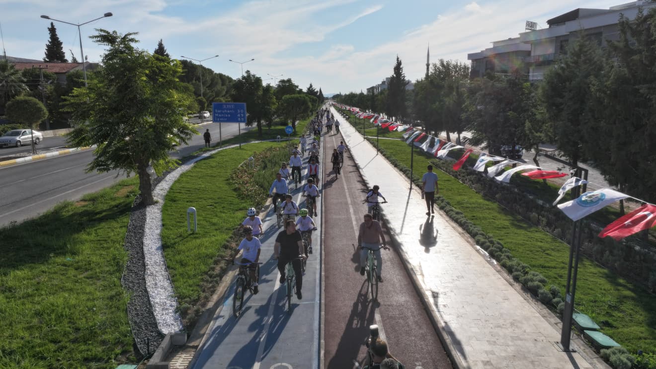 Akhisarlılar Sağlıklı Yaşam İçin Pedal Çevirdi (1)