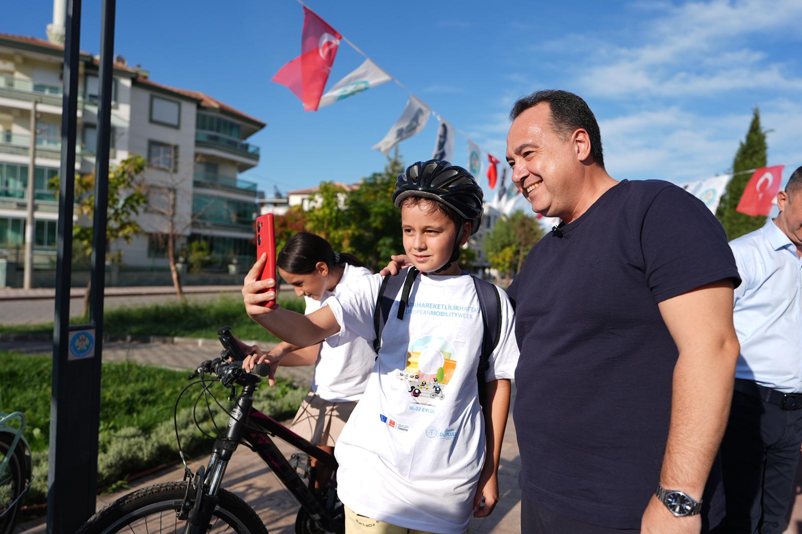 Akhisarlılar Sağlıklı Yaşam İçin Pedal Çevirdi (16)