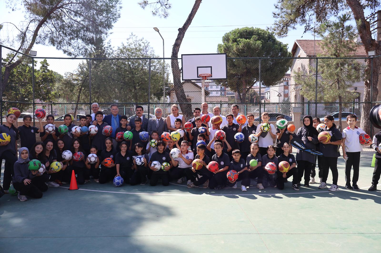 Belediye’den Öğrencilere Spor Malzemesi Desteği (18)