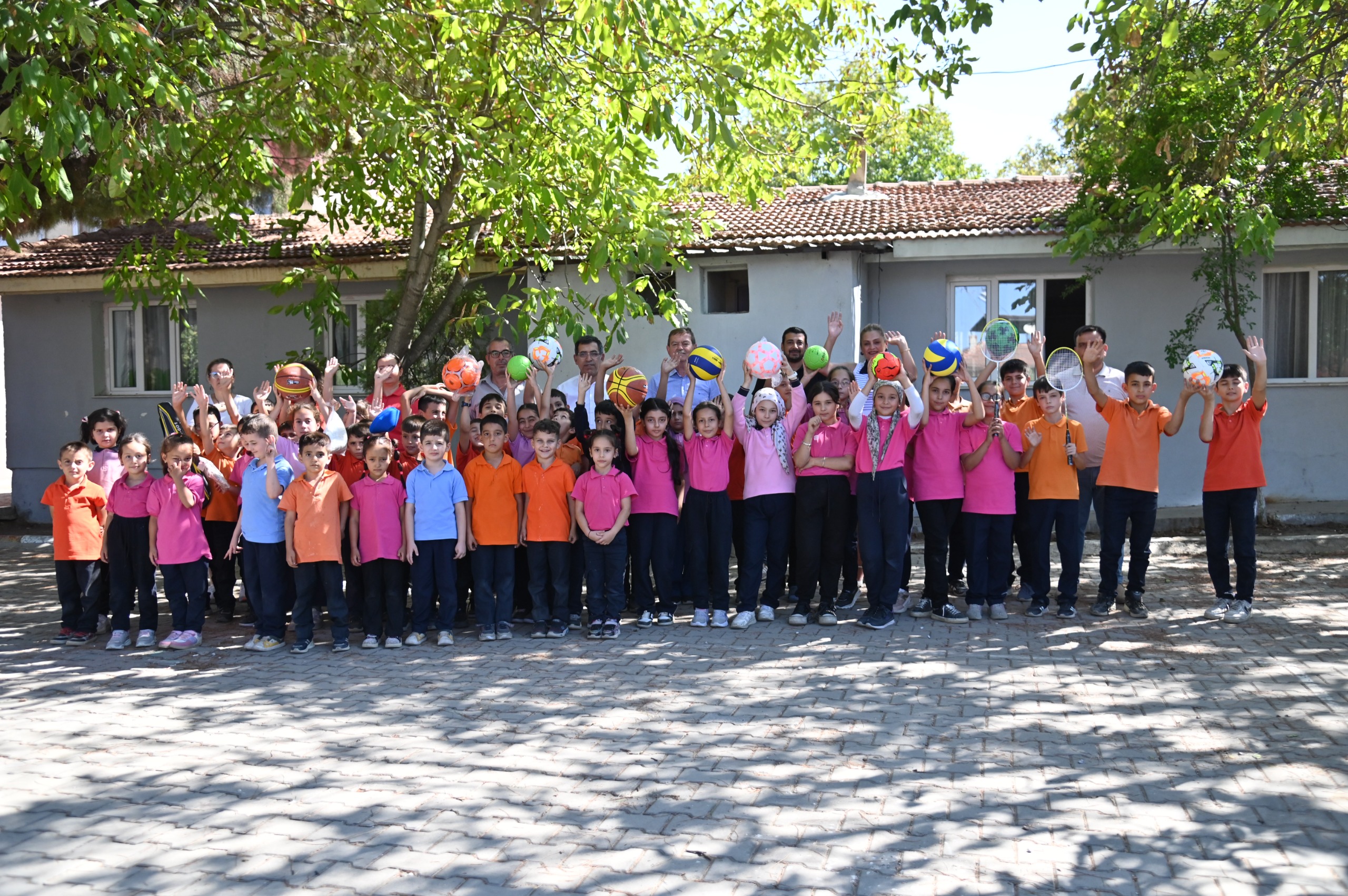 Belediye’den Öğrencilere Spor Malzemesi Desteği (2)