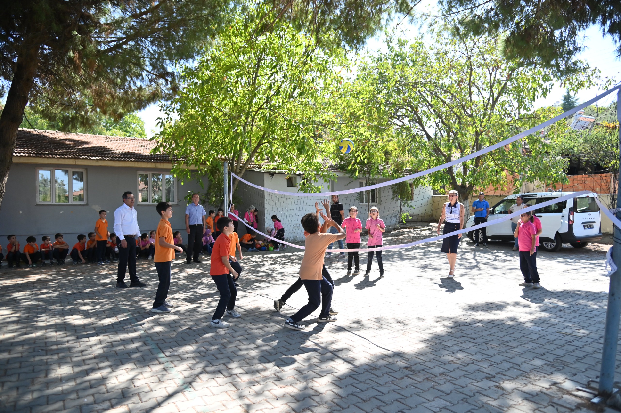 Belediye’den Öğrencilere Spor Malzemesi Desteği (4)