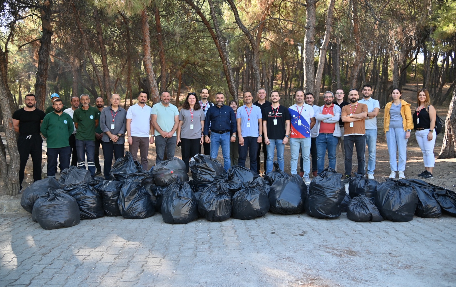 Gönüllüler Çevre Temizliğine Dikkat Çekti (11)