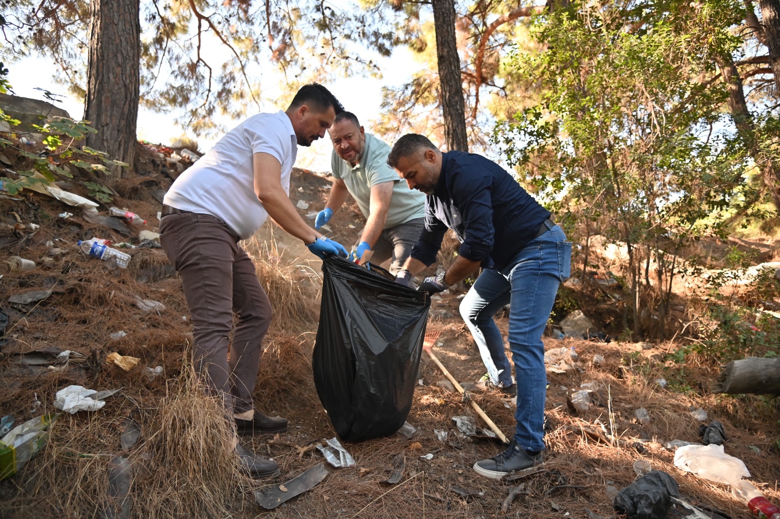 Gönüllüler Çevre Temizliğine Dikkat Çekti (3)