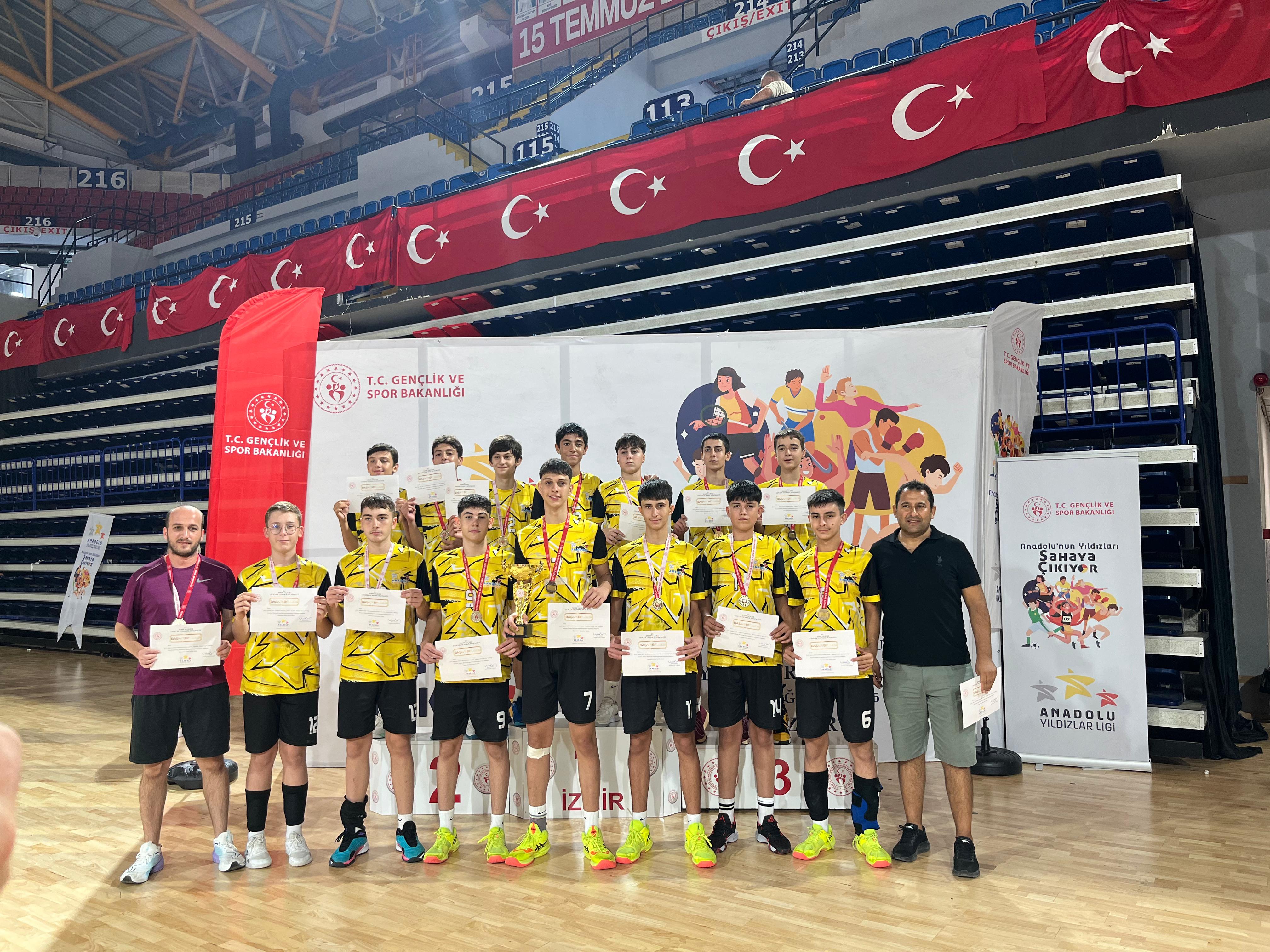 Manisa Erkek Voleybol Takımı Türkiye Şampiyonu Oldu (1)