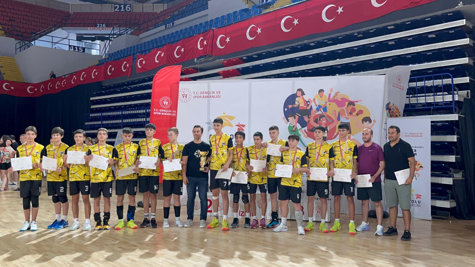 Manisa Erkek Voleybol Takımı Türkiye Şampiyonu Oldu (4)
