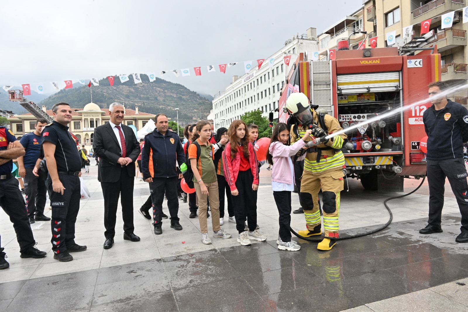 Manisa İtfaiyesinden Haftaya Yakışır Kutlama (21)