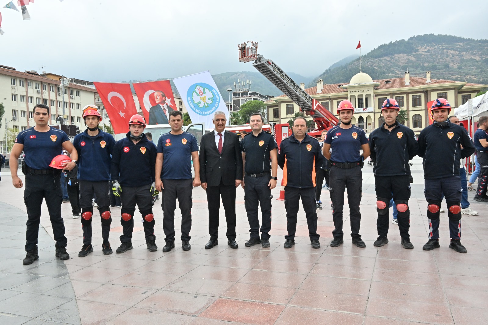 Manisa İtfaiyesinden Haftaya Yakışır Kutlama (22)