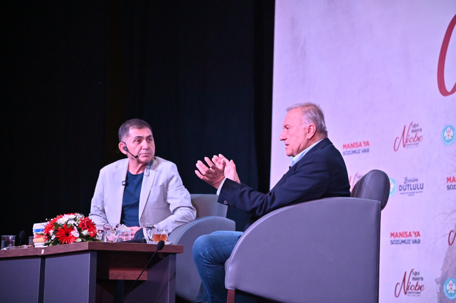 Murathan Mungan Manisa’da Sanatseverlerle Buluştu (2)