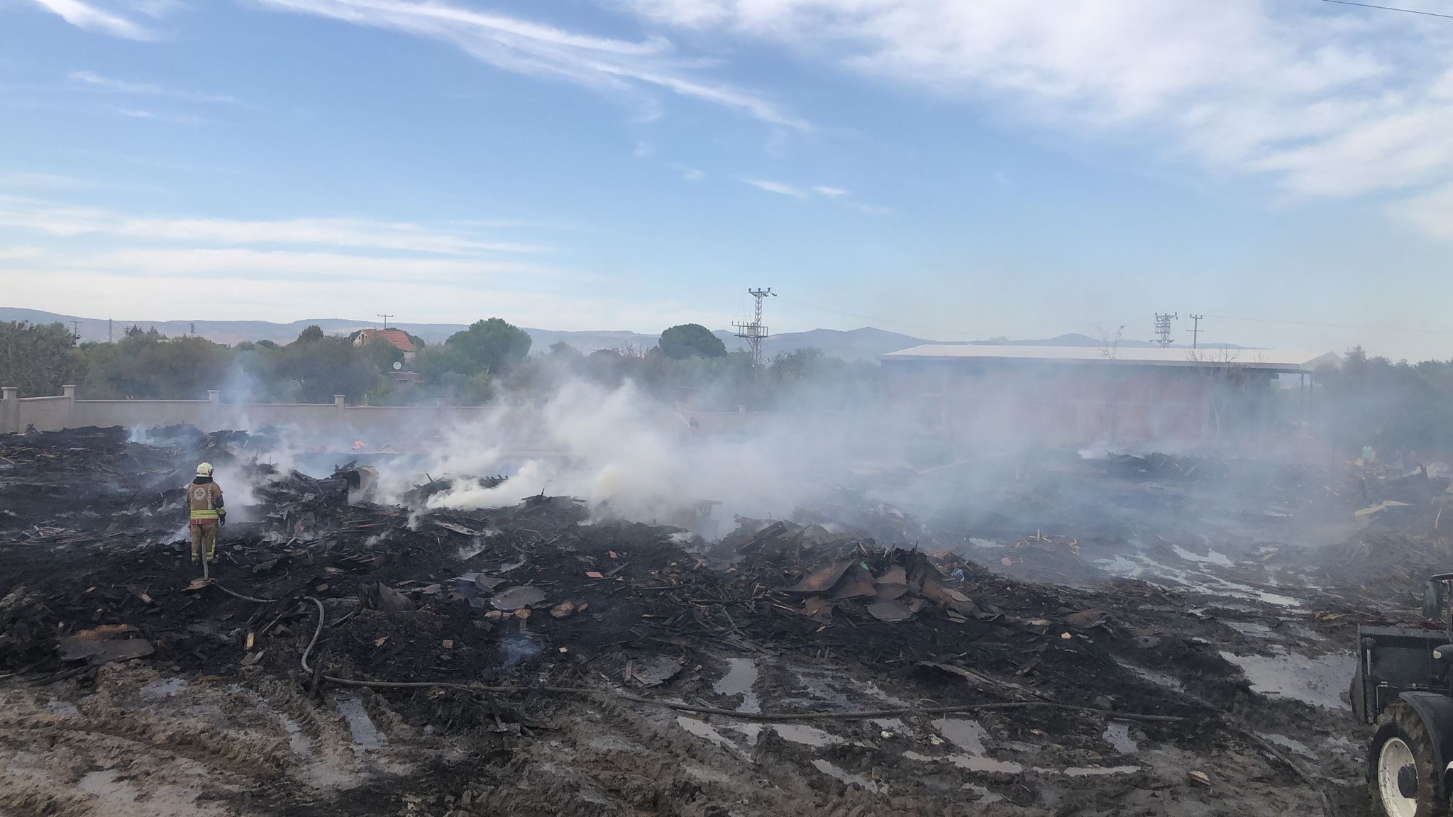 Palet Fabrikasındaki Yangın Kontrol Altına Alındı (10)