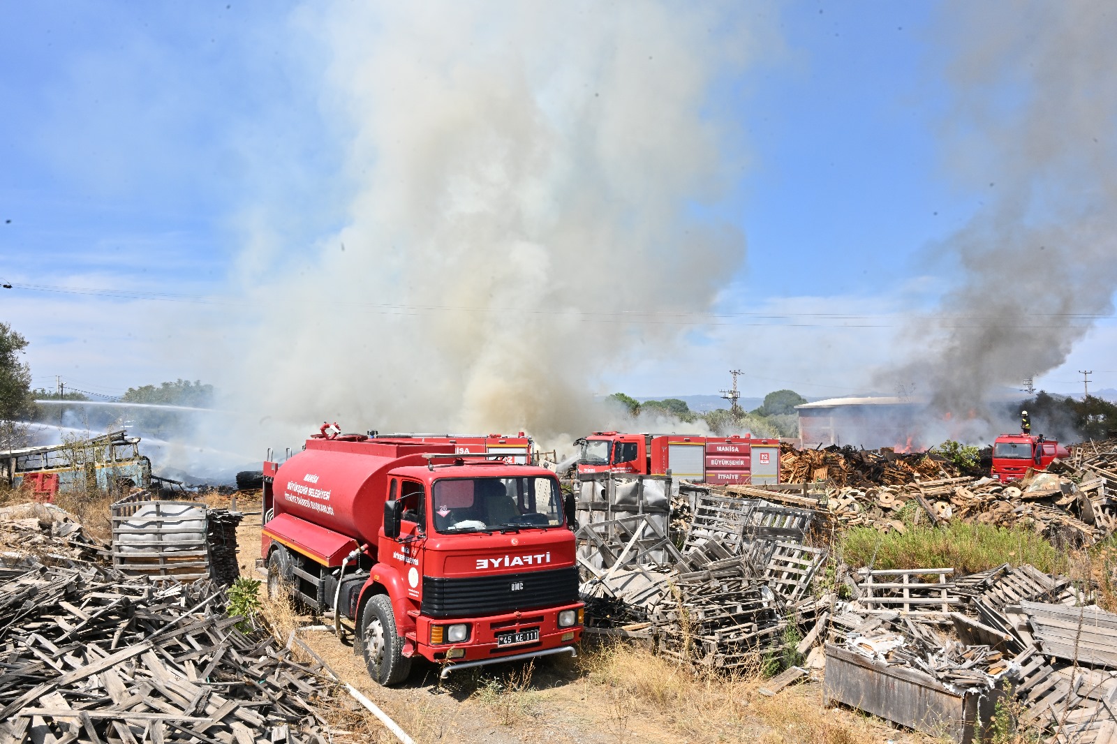 Palet Fabrikasındaki Yangın Kontrol Altına Alındı (8)