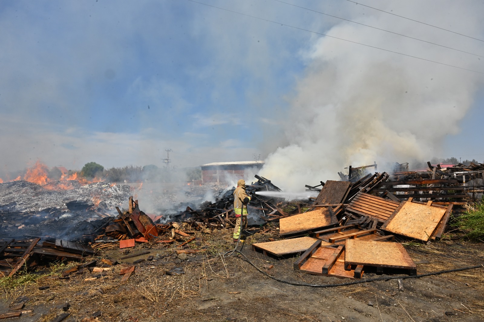 Palet Fabrikasındaki Yangın Kontrol Altına Alındı (9)