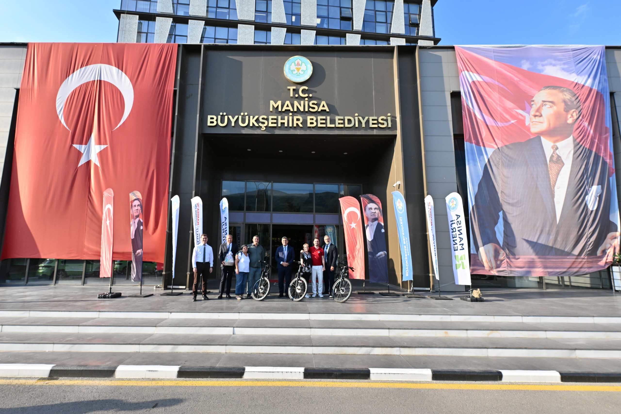 ‘Adımla Manisa’ Projesinde Elektrikli Bisikletler Sahiplerini Buldu (18)