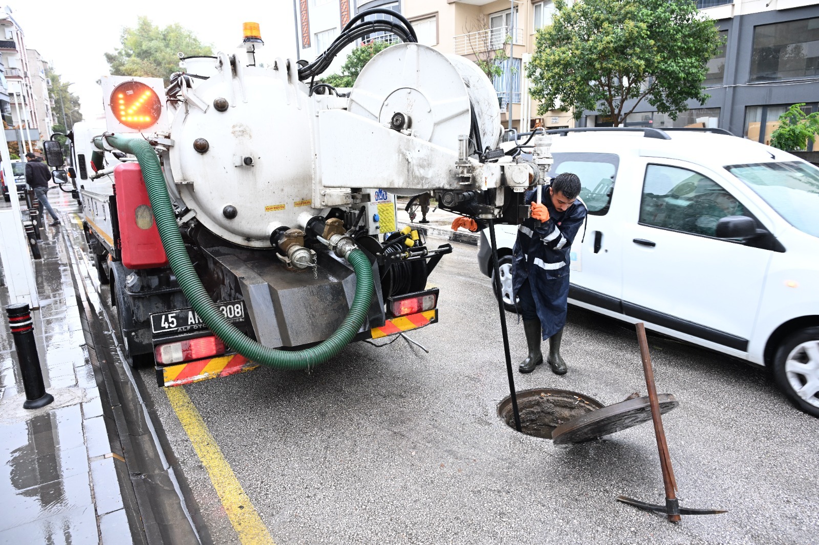 Büyükşehir Ve Maski̇ Ekipleri Yağmur Için Sahada (11)