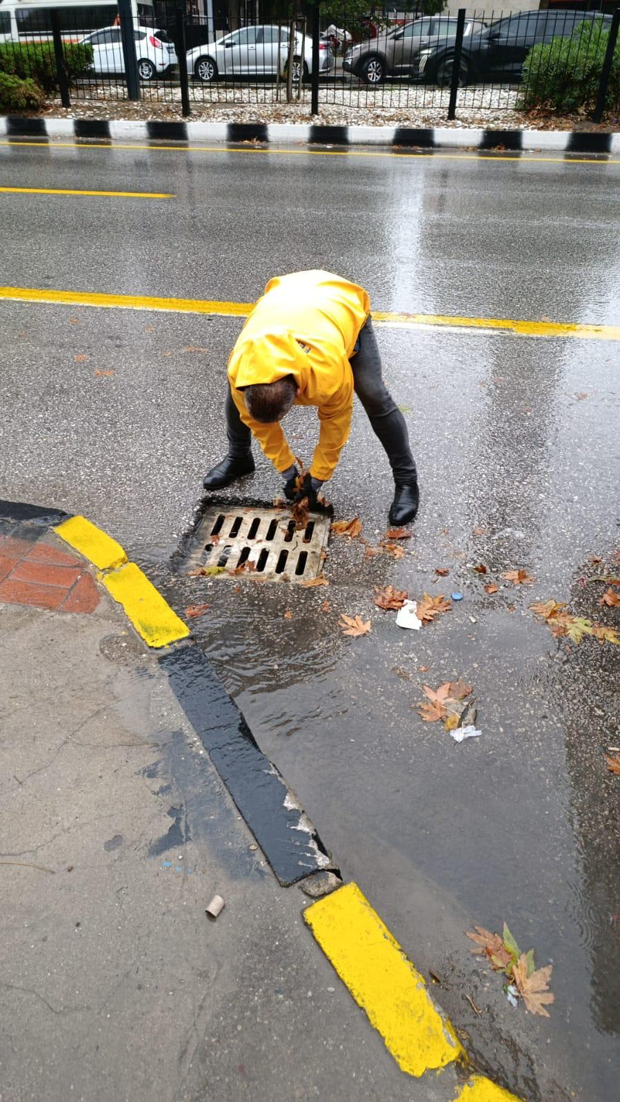 Büyükşehir Ve Maski̇ Ekipleri Yağmur Için Sahada (6)