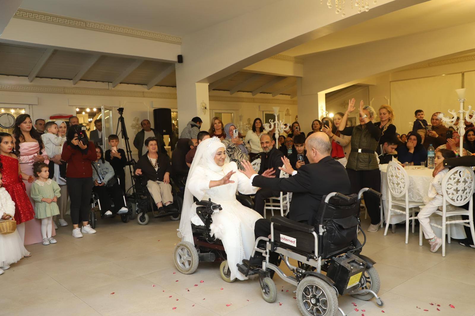 Manisa’da Sevgi Her Engeli Aştı (4)