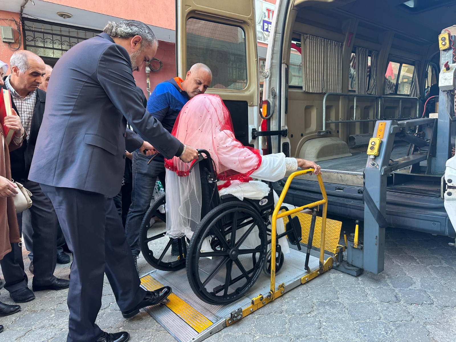 Manisa’da Sevgi Her Engeli Aştı (5)