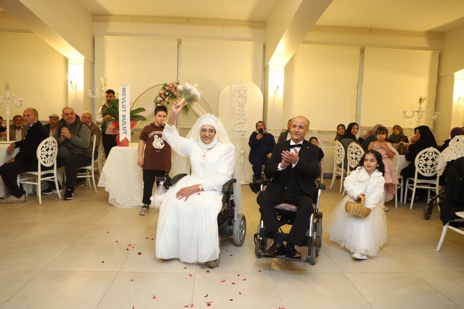 Manisa’da Sevgi Her Engeli Aştı (6)