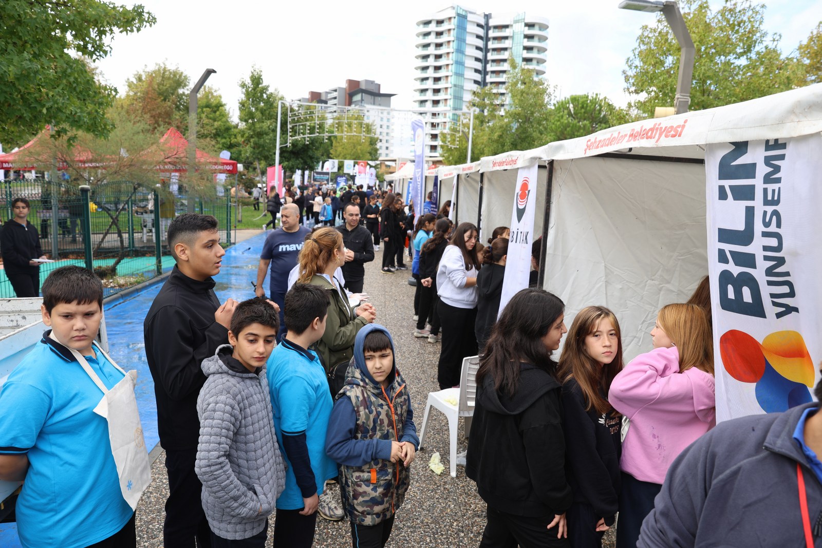 Manisa'da bilim şenliği kapılarını açtı