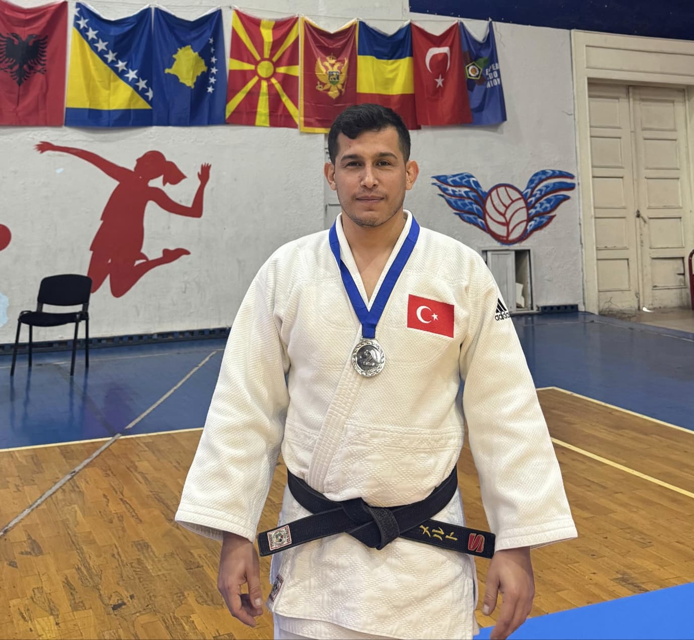 Manisa’da çifte gurur: Veteran sporcu Necati Güven madalyaları topladı