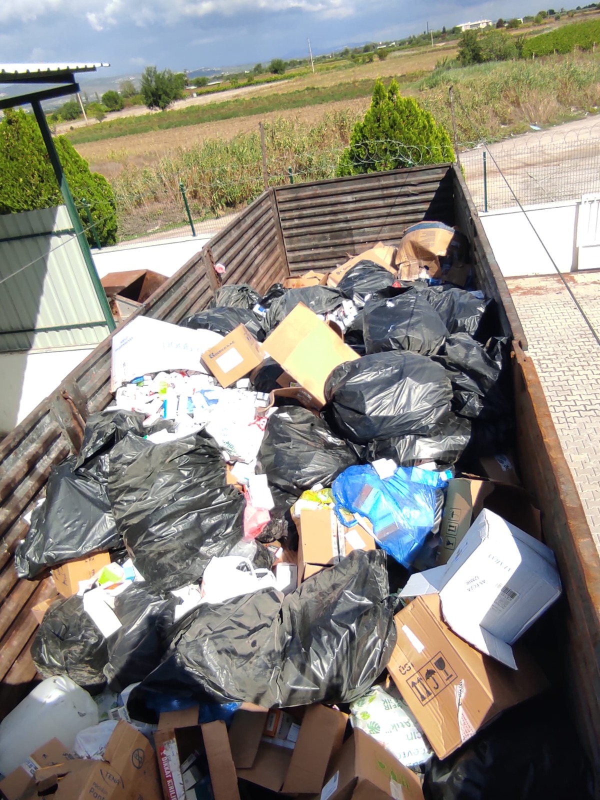 Manisa’da çevreye duyarlı adım: 3 bin 200 kilo atık ilaç imha edildi!