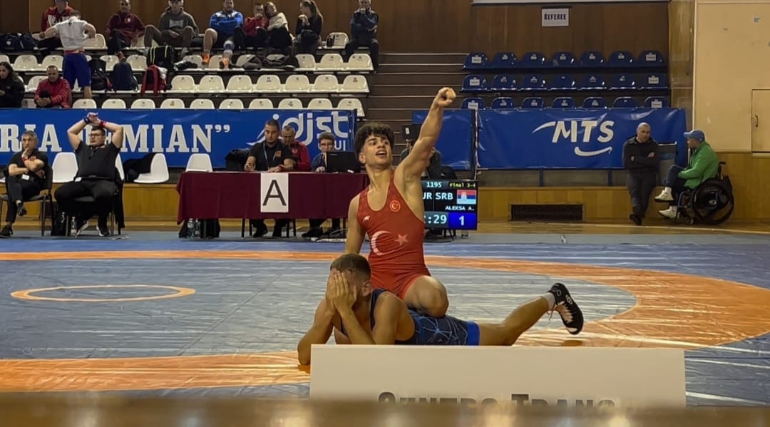 Manisa'da yeni bir yıldız yükseliyor: Milli güreşçiden Balkanlarda bronz madalya 