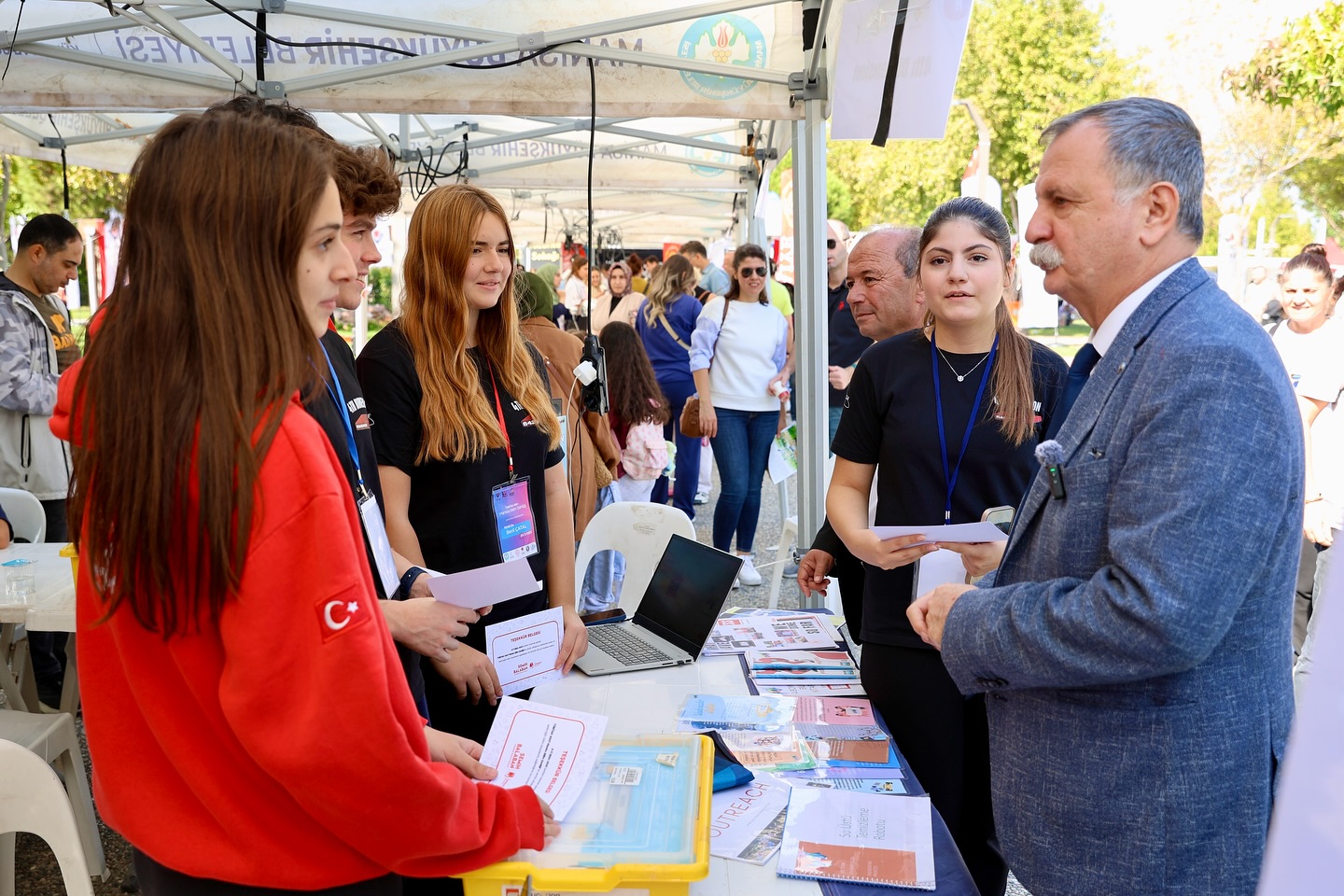 Manisa Yunusemre’de çöp eve müdahale: 2 kamyon çöp çıkarıldı