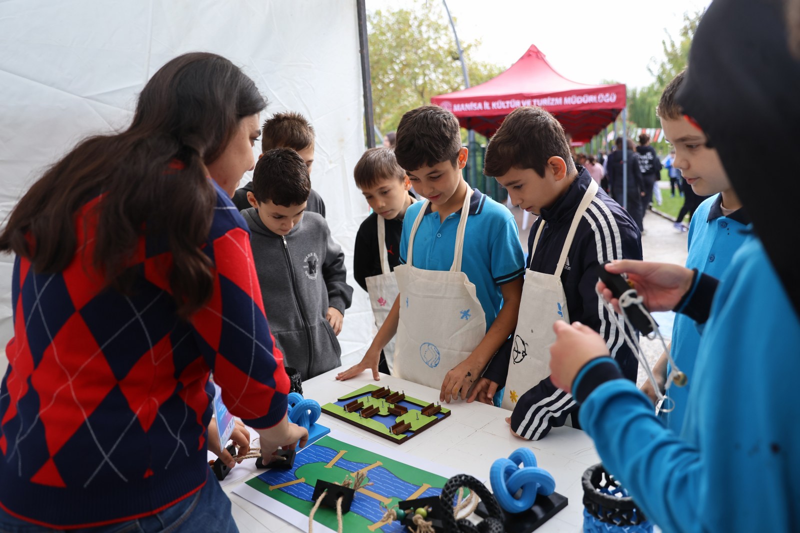 Manisa'da bilim şenliği kapılarını açtı