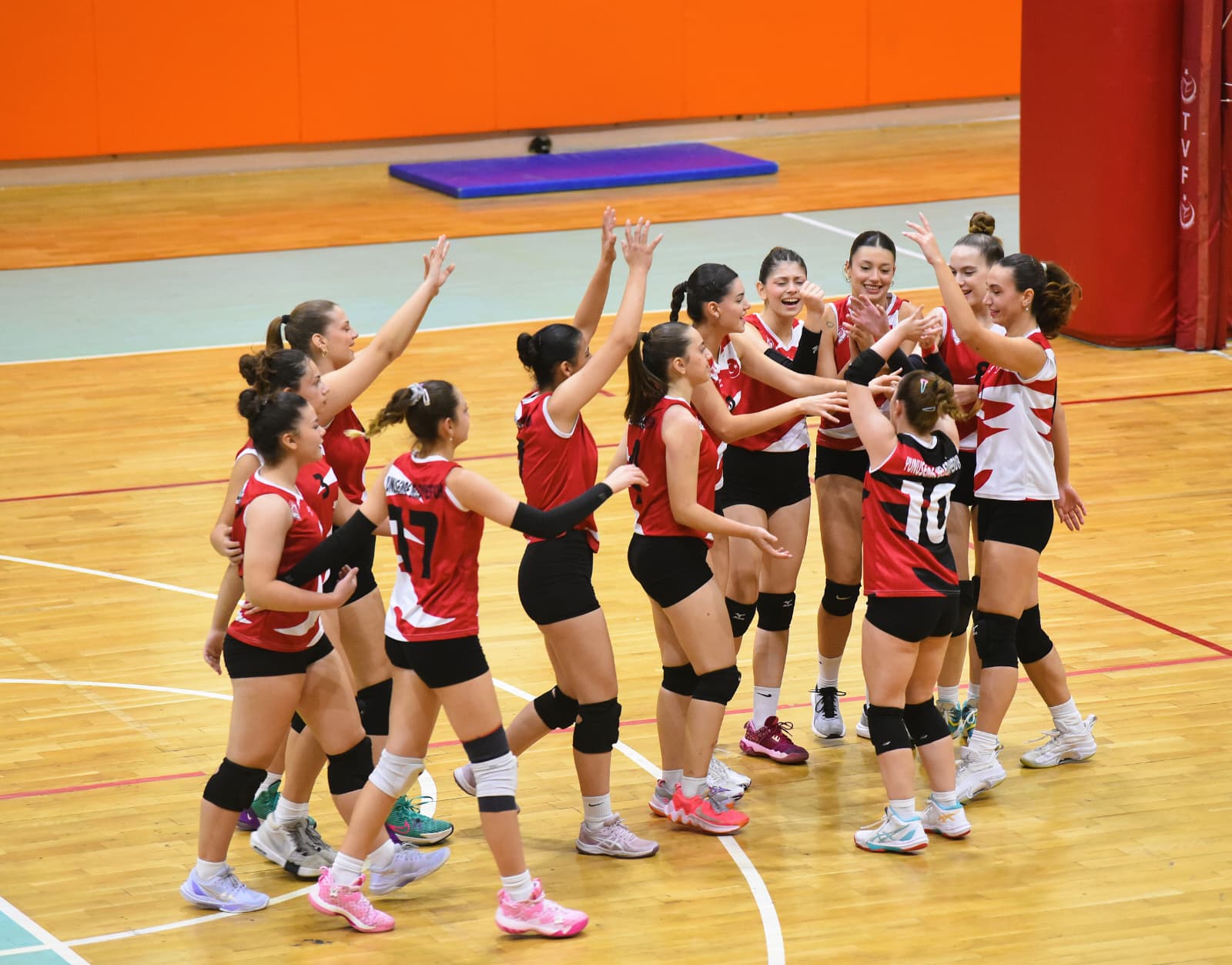 Yunusemreli sultanlardan tarihi galibiyet!