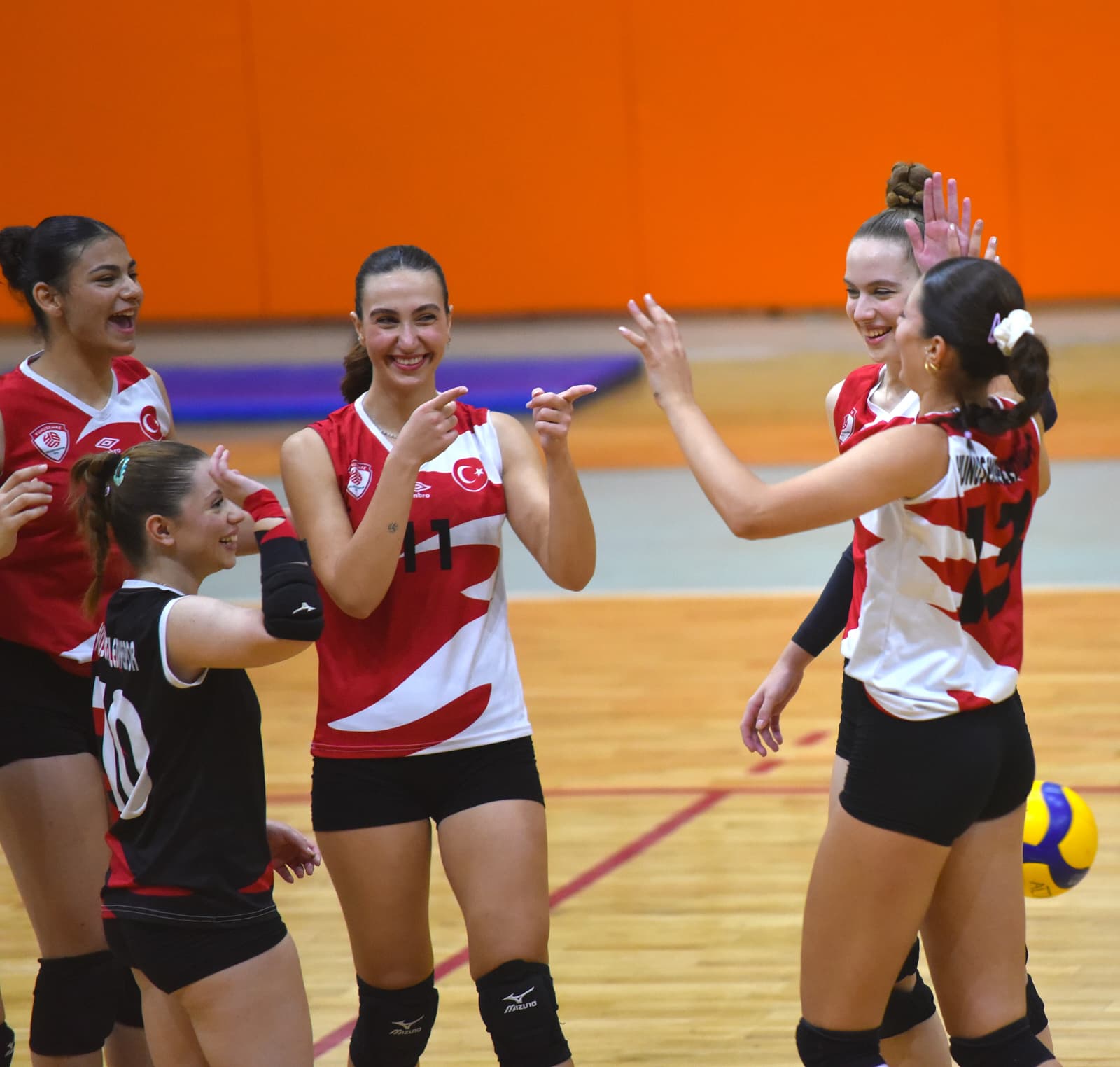 Yunusemreli sultanlardan tarihi galibiyet!