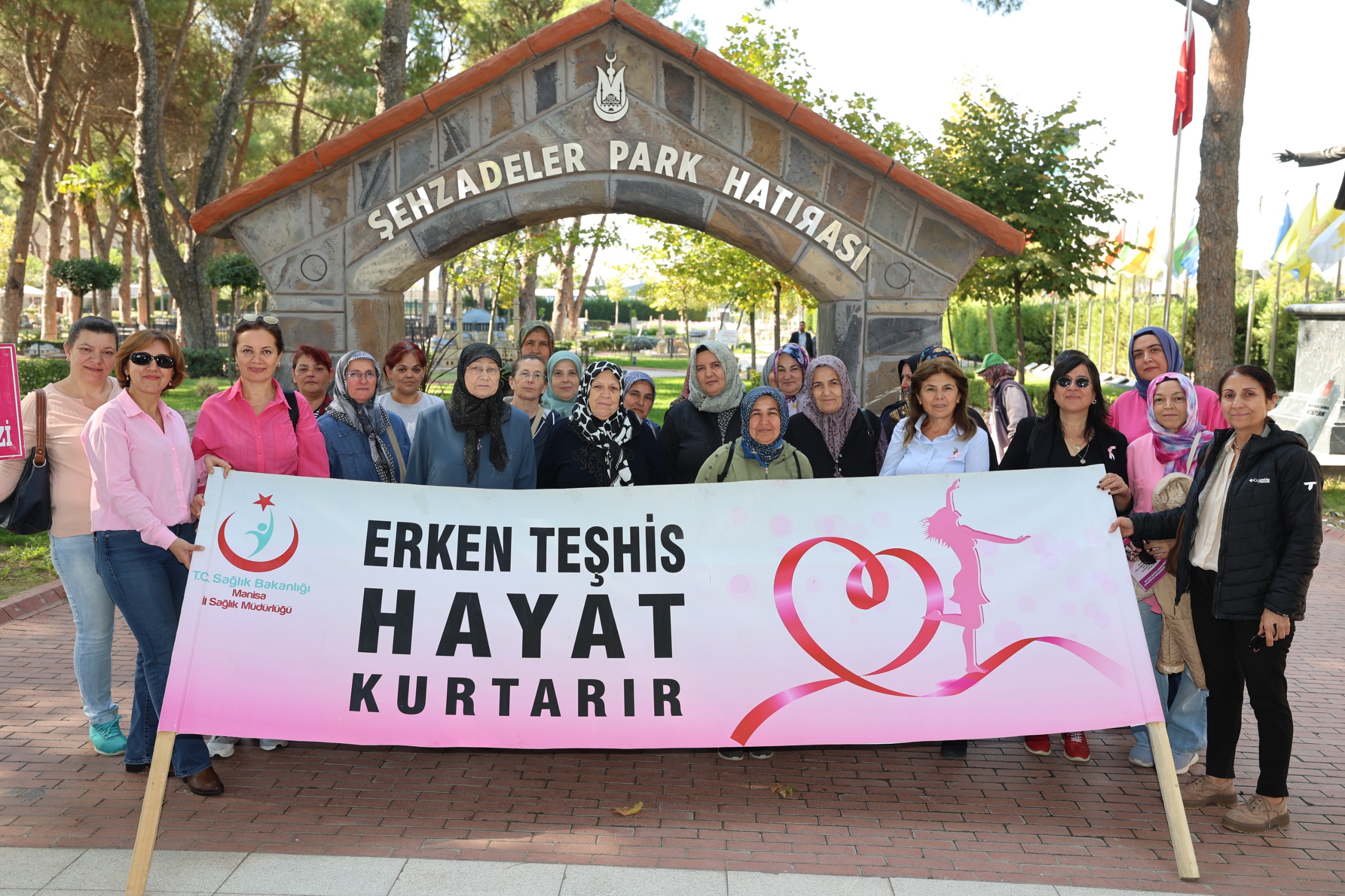 Manisa’da pembe farkındalık devam ediyor