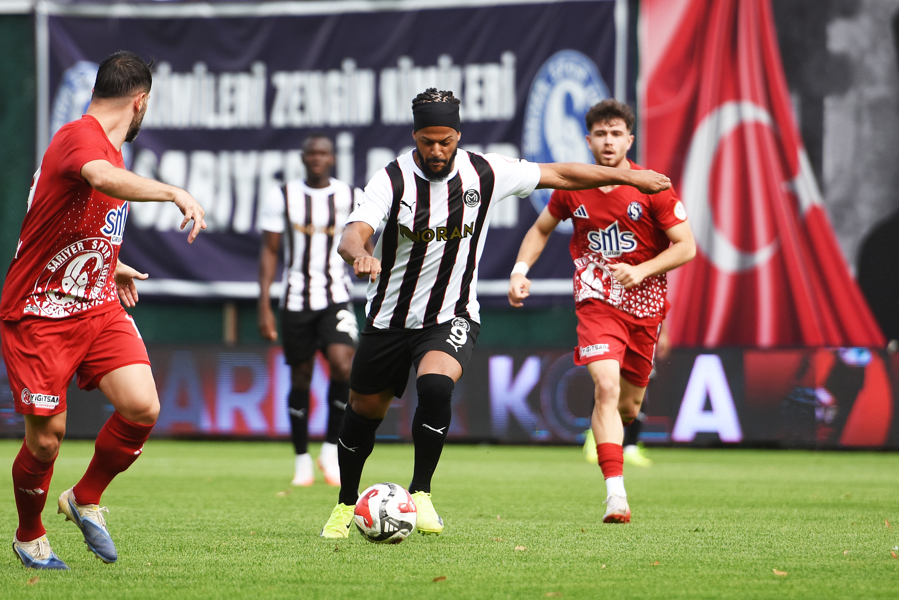 Manisa FK 10 kişi kaldığı maçta Sarıyerspor’la berabere kaldı