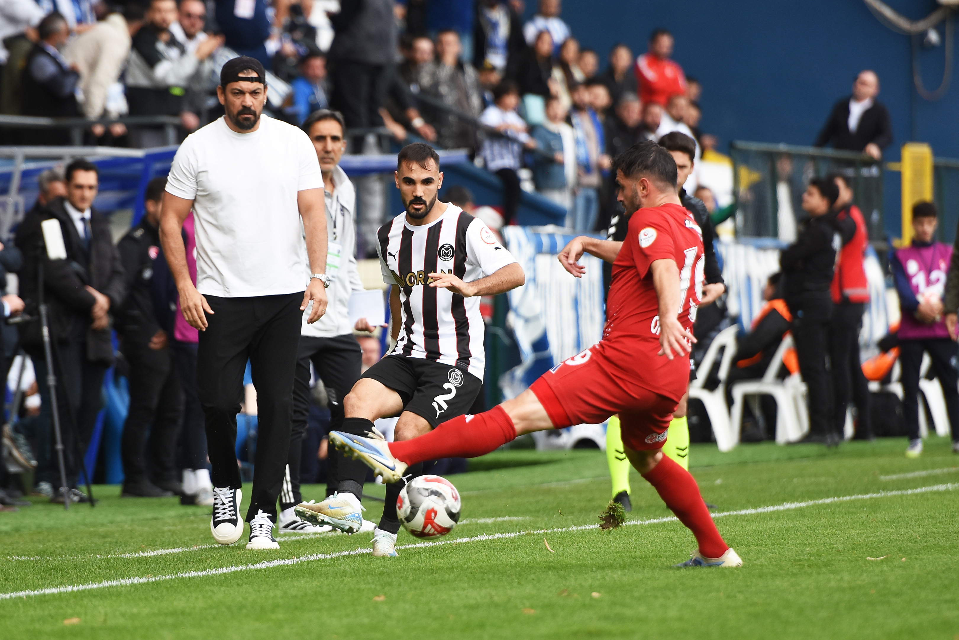 Manisa FK 10 kişi kaldığı maçta Sarıyerspor’la berabere kaldı