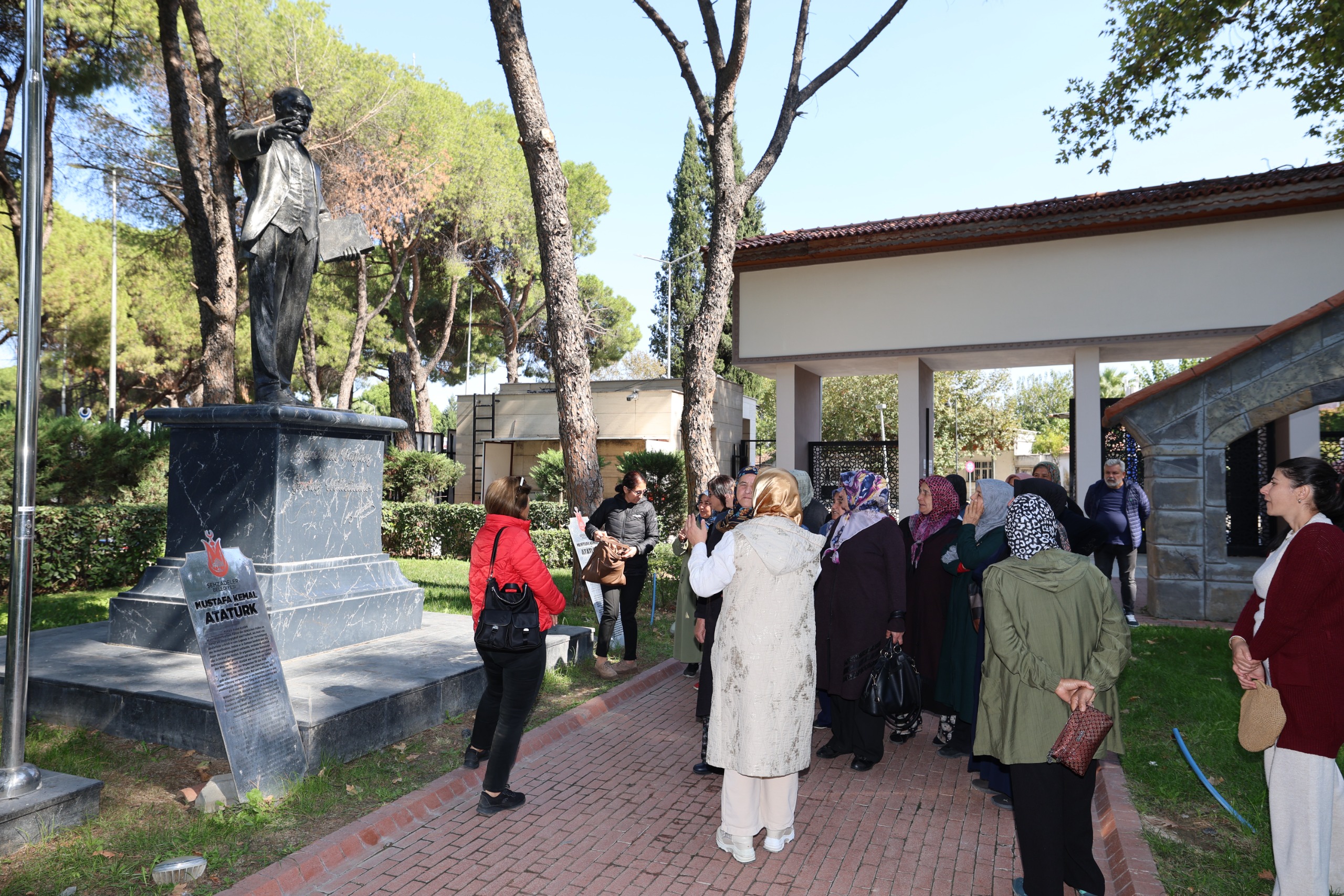 Manisa’da pembe farkındalık devam ediyor