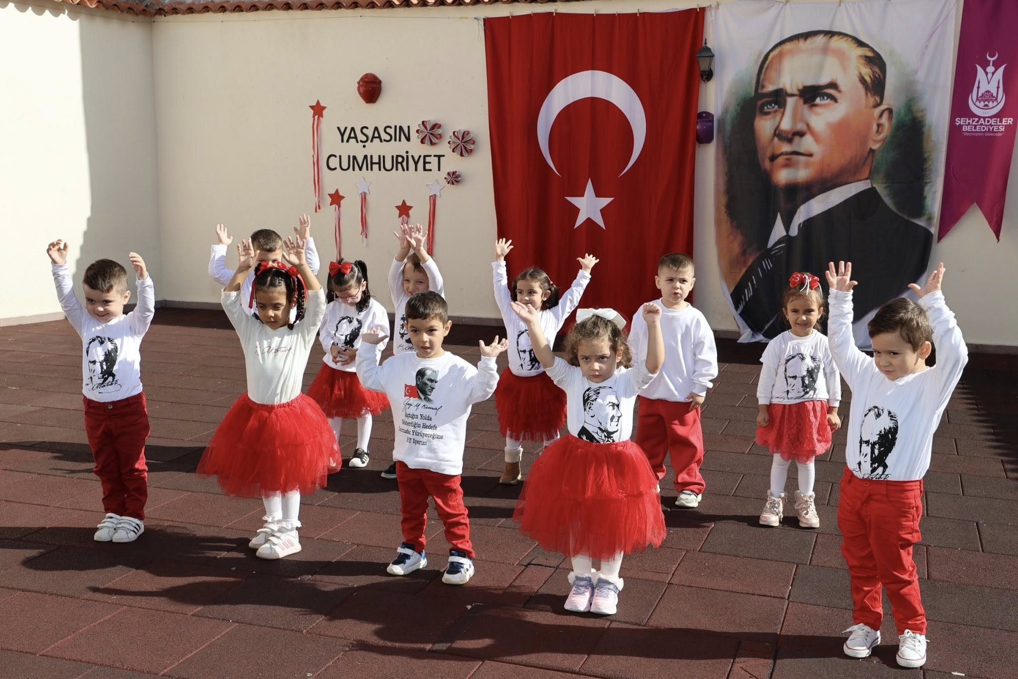 Manisa’da çocuk evlerinde Cumhuriyet coşkusu