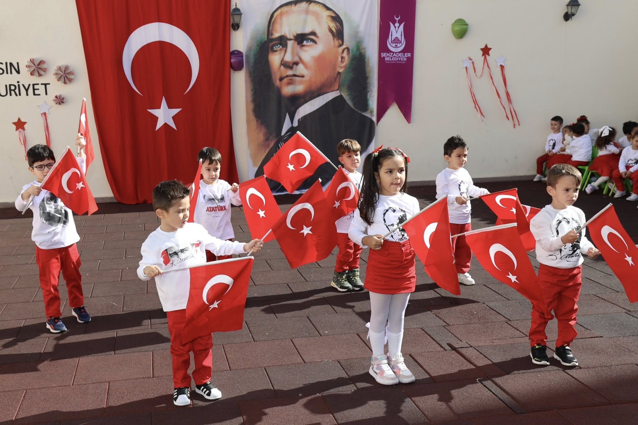 Manisa’da çocuk evlerinde Cumhuriyet coşkusu