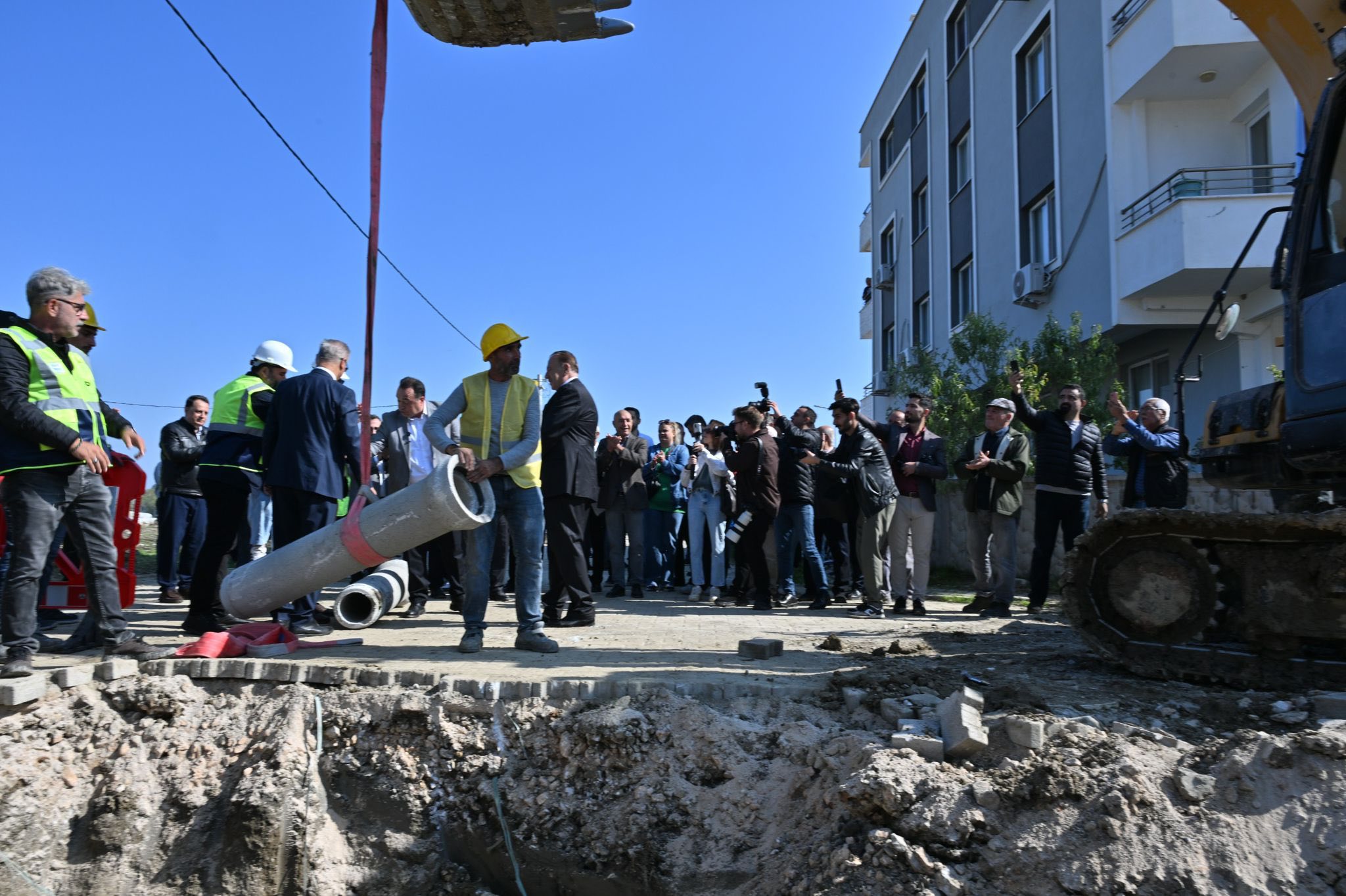 Muradiye küllerinden doğuyor: Altyapı projesine ilk kepçe vuruldu!