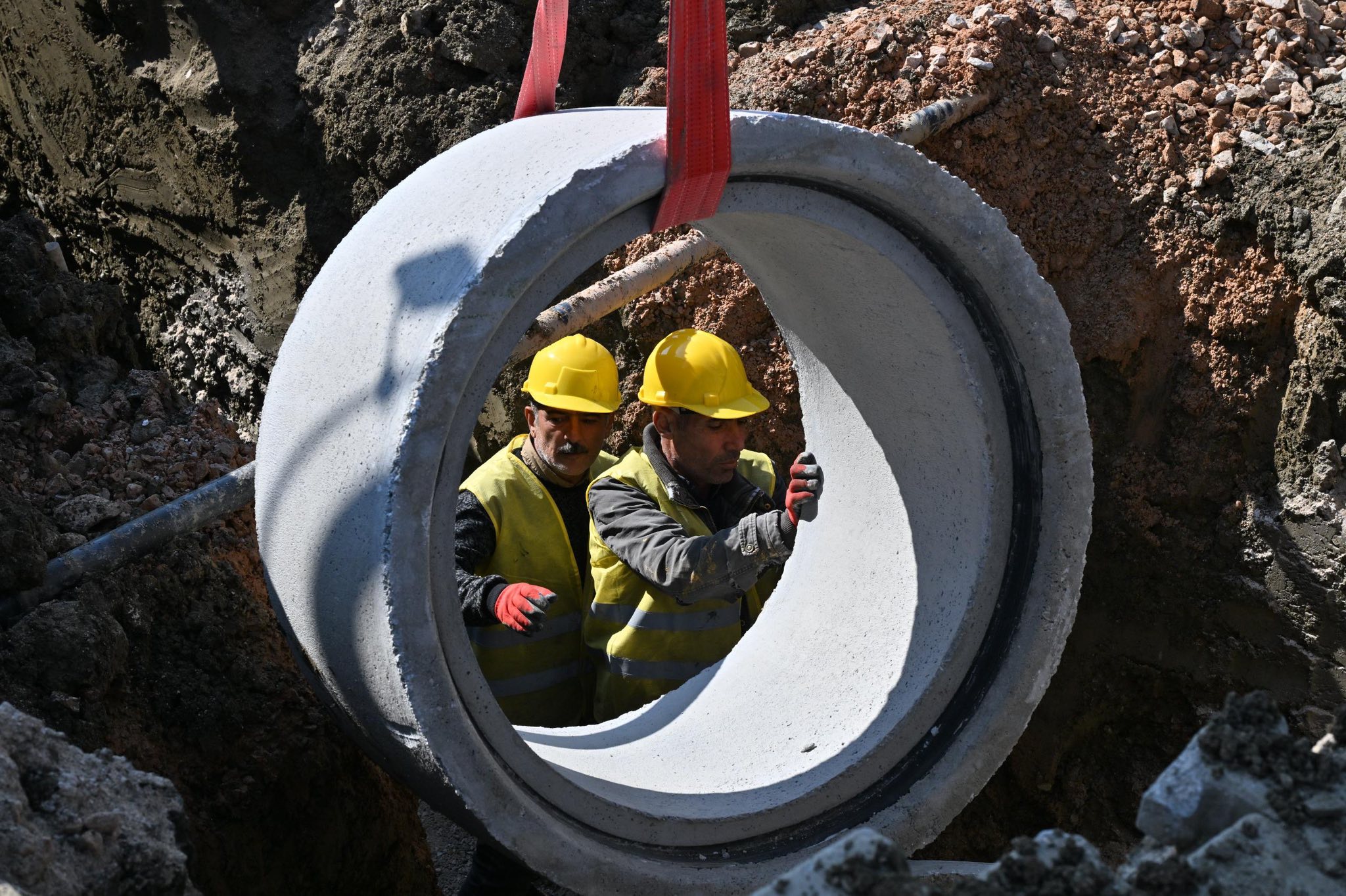 Muradiye küllerinden doğuyor: Altyapı projesine ilk kepçe vuruldu!