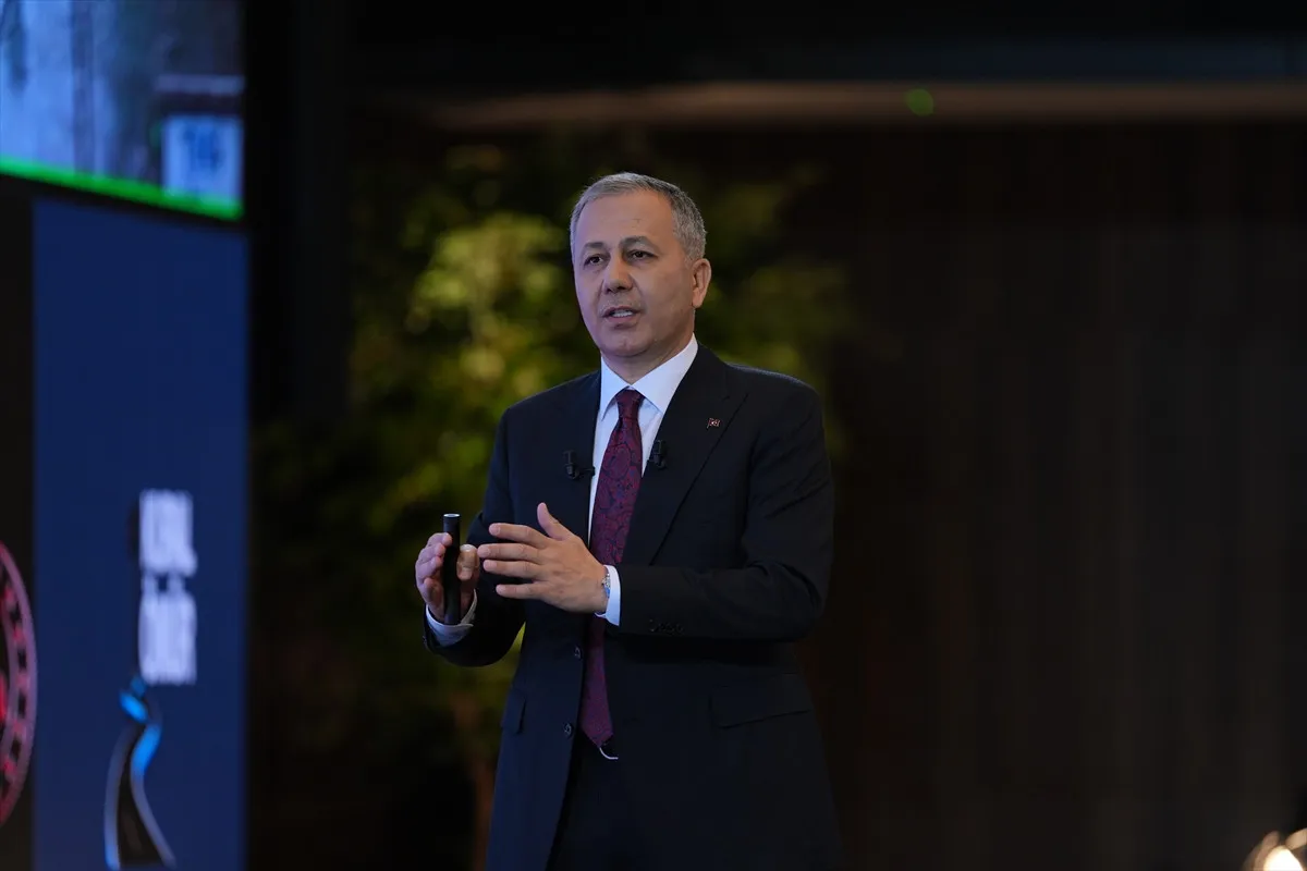 Ali Yerlikaya açıkladı: Kırmızı ışık ihlalinin cezası büyük!