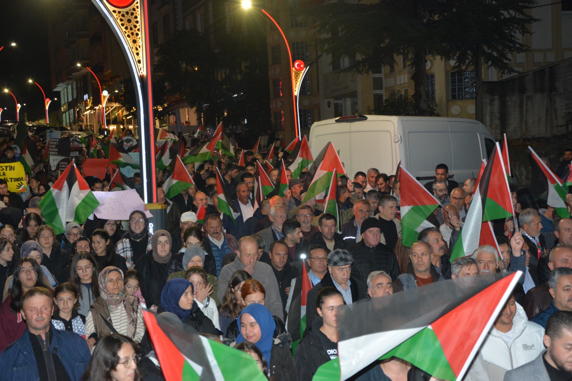 Manisa'nın ilçesinde de Gazze'ye destek yürüyüşü
