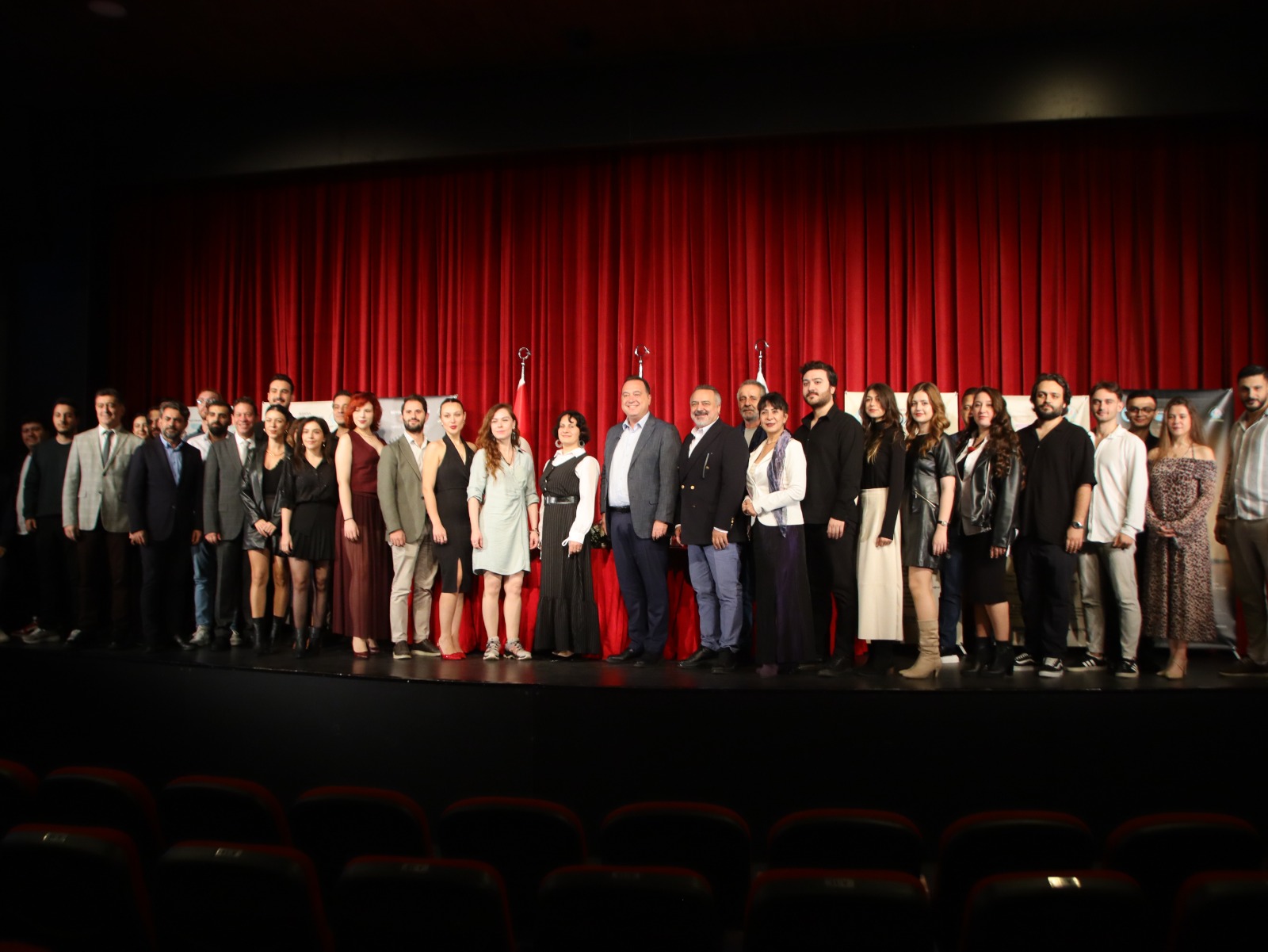 Manisa tiyatrosunda açılış coşkusu: Tiyatronun teması belli oldu!