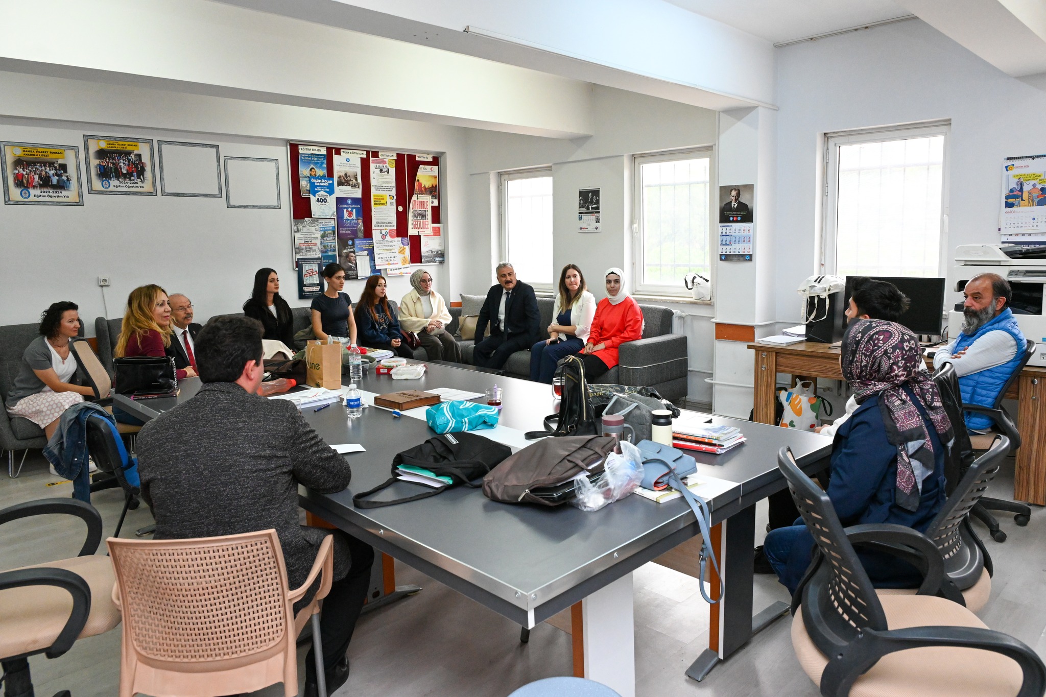 Manisa Emniyet Müdürü Aktaş’tan okul ziyaretleri: “Gençlerimizin huzuru önceliğimiz”