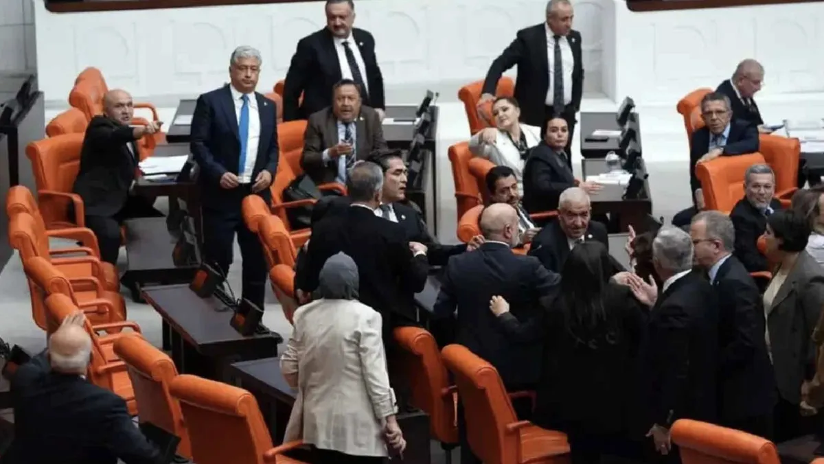 Mecliste ortalık karıştı: “Öcalan” sloganına İYİ Parti’den sert tepki!