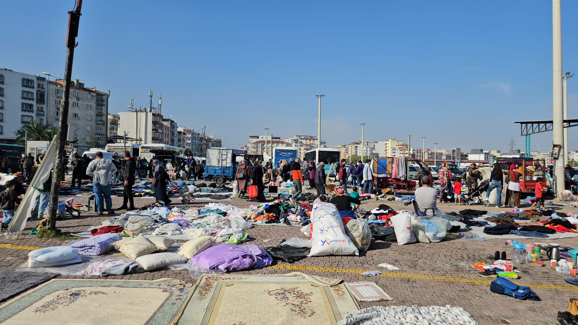 Manisa'da bu pazar her Cuma dolup taşıyor