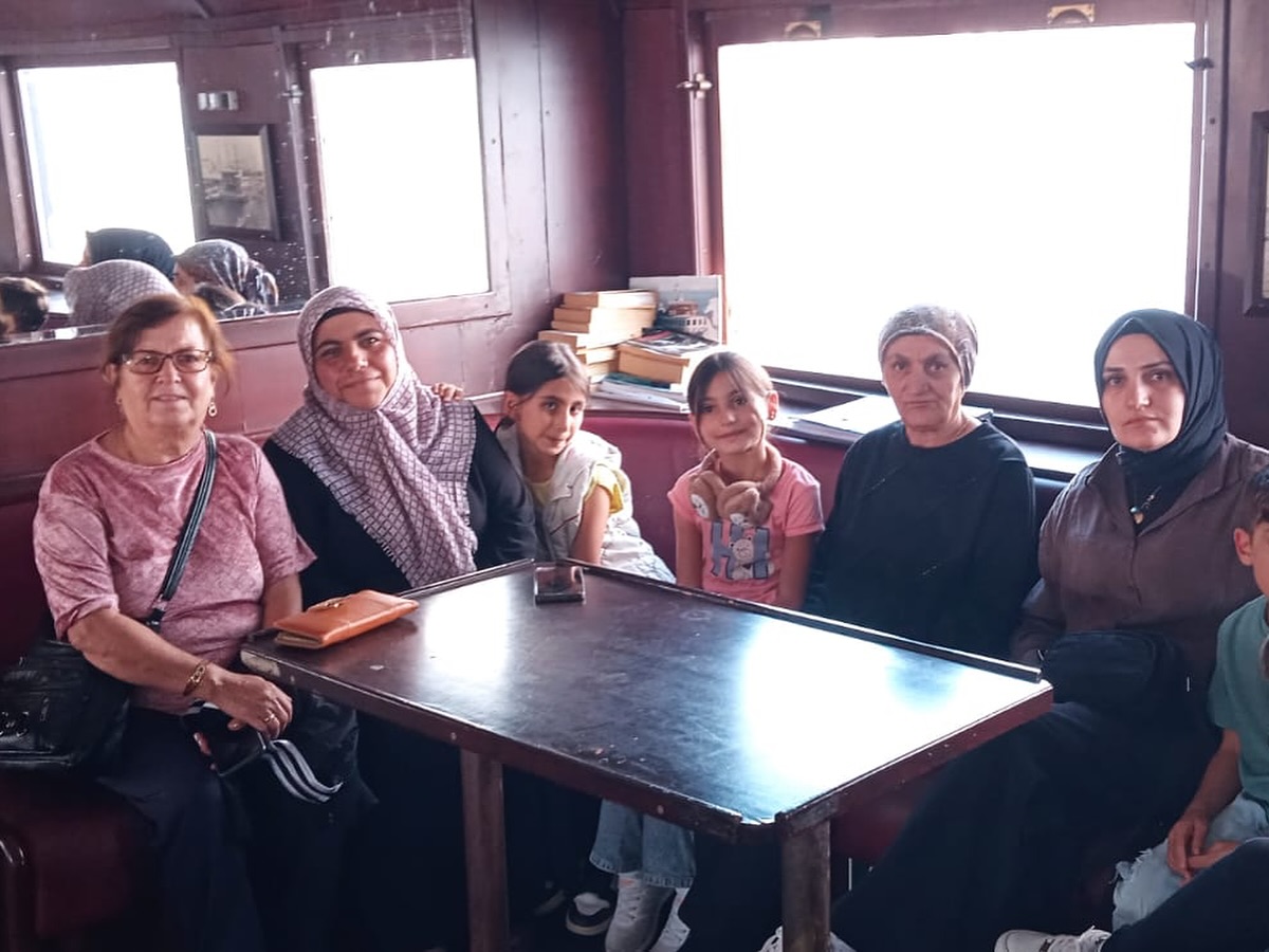 Manisalı kadınlar İzmir'i gezdi