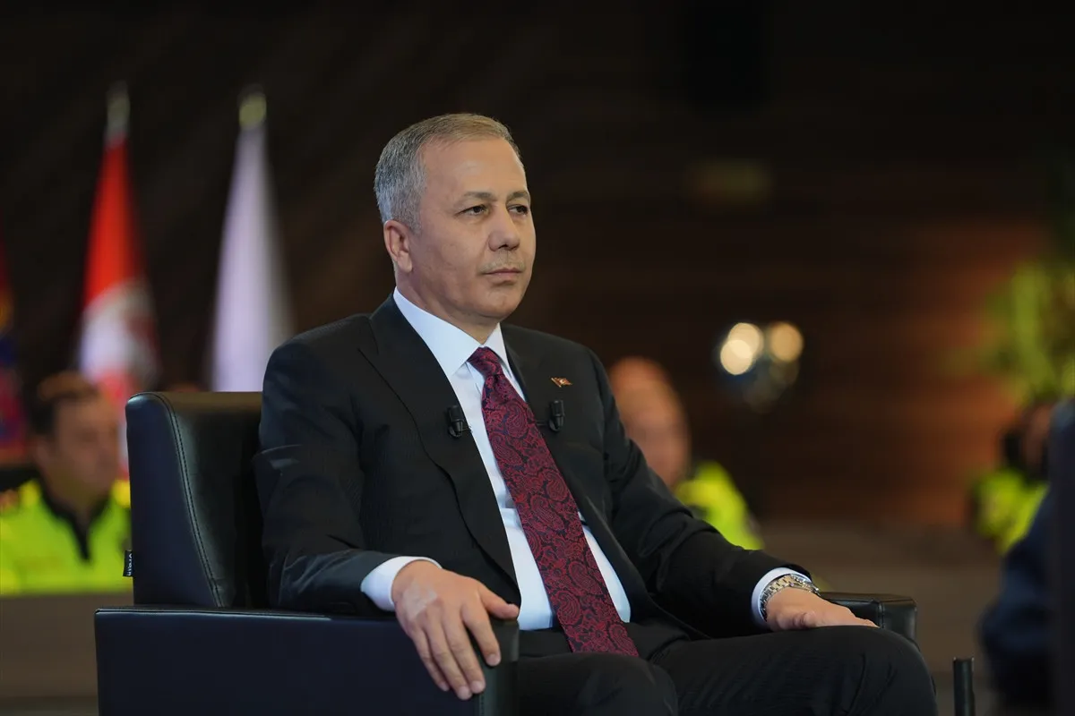 Ali Yerlikaya açıkladı: Kırmızı ışık ihlalinin cezası büyük!