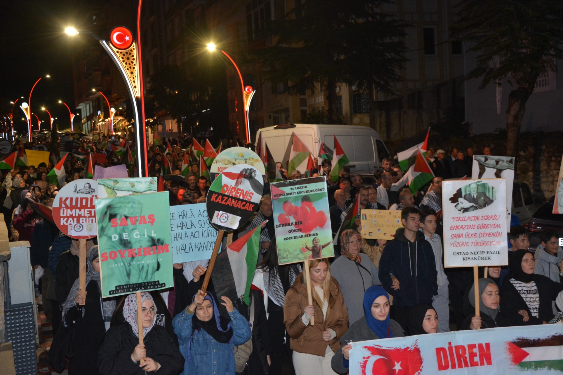 Manisa'nın ilçesinde de Gazze'ye destek yürüyüşü