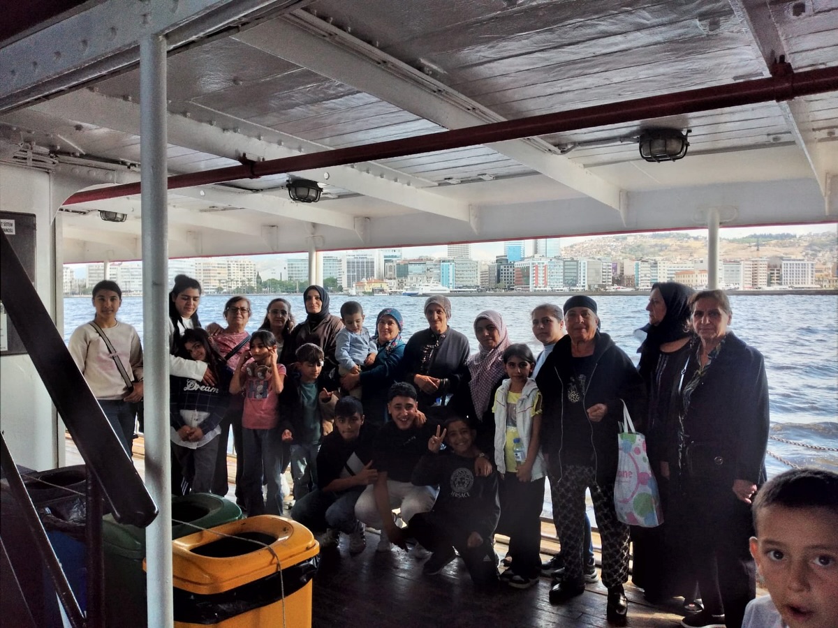 Manisalı kadınlar İzmir'i gezdi