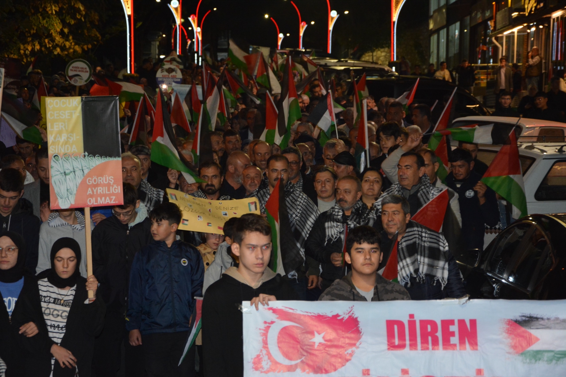 Manisa'nın ilçesinde de Gazze'ye destek yürüyüşü